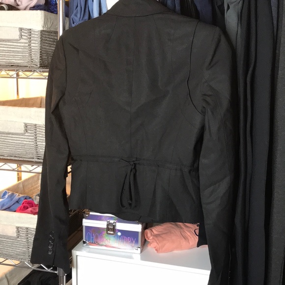 SALE!🎉Amazing BCBG Black Cropped Blazer Jacket - Picture 3 of 4